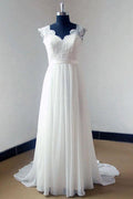 Vestido de novia de playa con escote en V, corpiño de encaje de gasa color marfil y cola barrida, modelo MW175