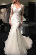 Vestido de novia blanco de tul con escote cuchara, manga larga, estilo sirena, cola barrida y encaje, MW194