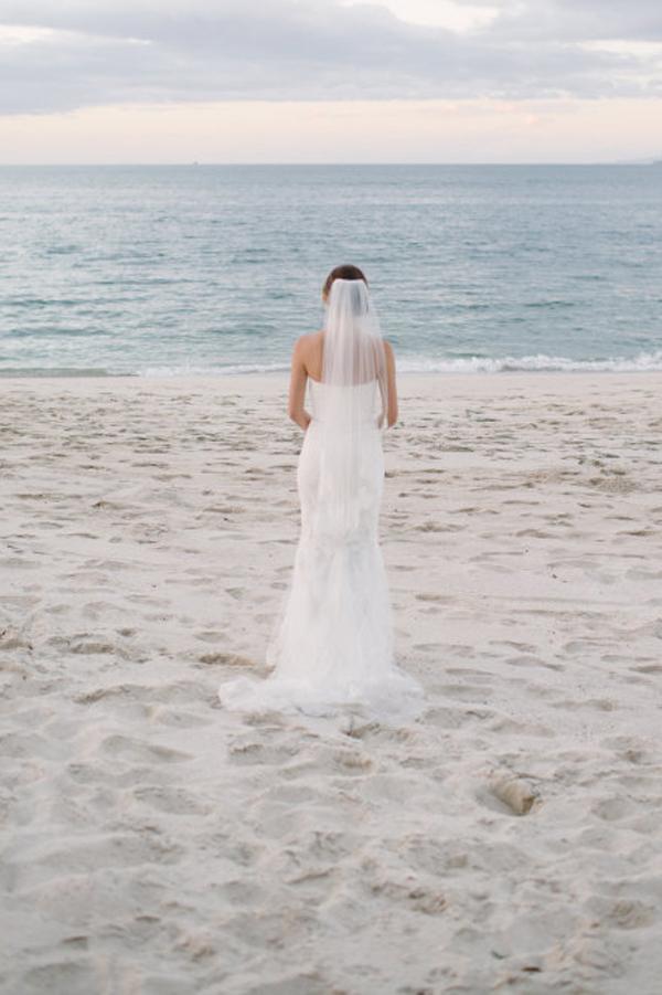 Vestido de novia de playa blanco de encaje sirena con escote corazón y hombros descubiertos, MW222