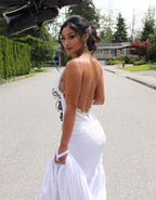 Elegantes rückenfreies Meerjungfrau-Brautkleid mit V-Ausschnitt und Spitze und Applikationen, MW135 