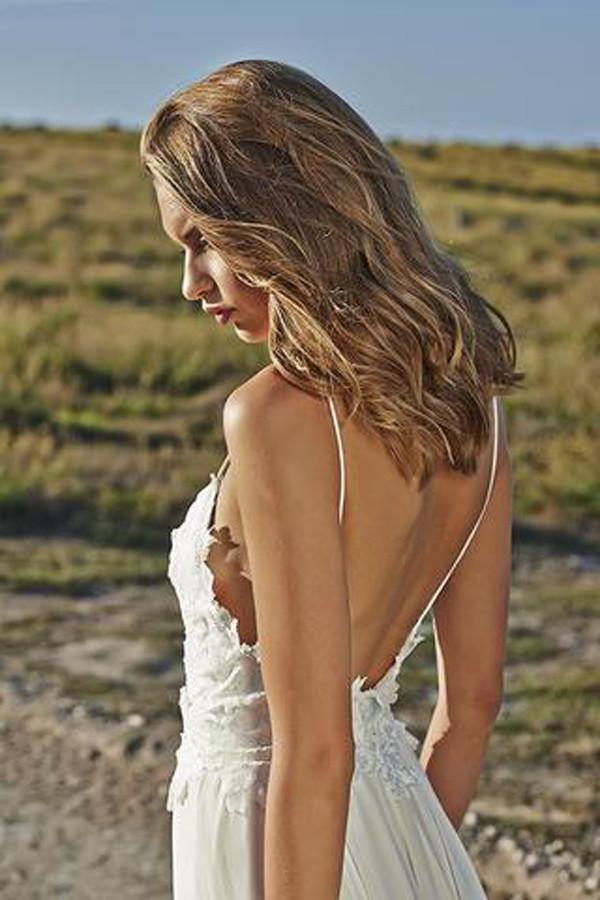 Robe de mariée plage en dentelle à dos nu avec bretelles spaghetti blanches NumberSea, modèle MW212