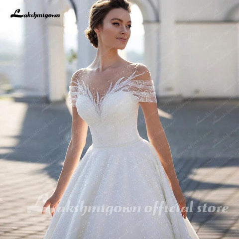 NumberSea Funkelndes schulterfreies Brautkleid, elegantes A-Linien-Brautkleid aus Glitzerspitze mit Illusionsfalten und kurzen Ärmeln 