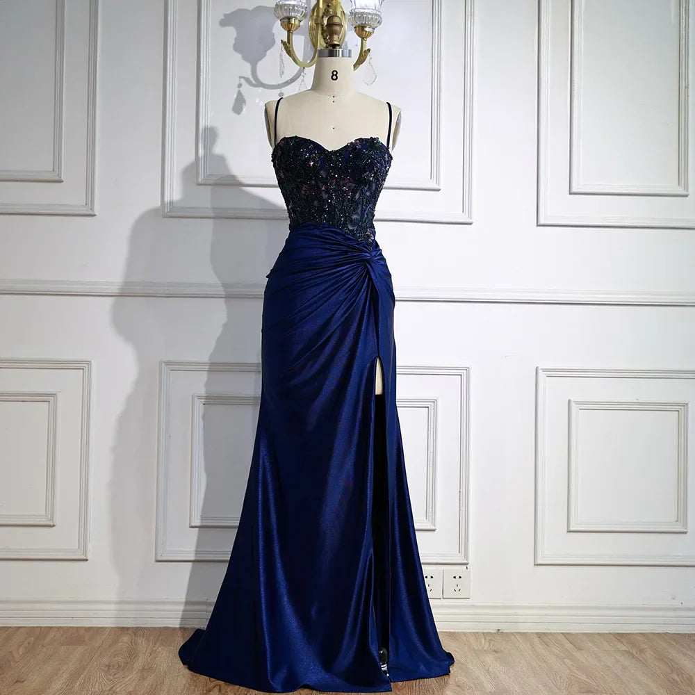 Vestido de Baile Clássico em Cetim Verde Claro com Rendas e Fenda LA73032A