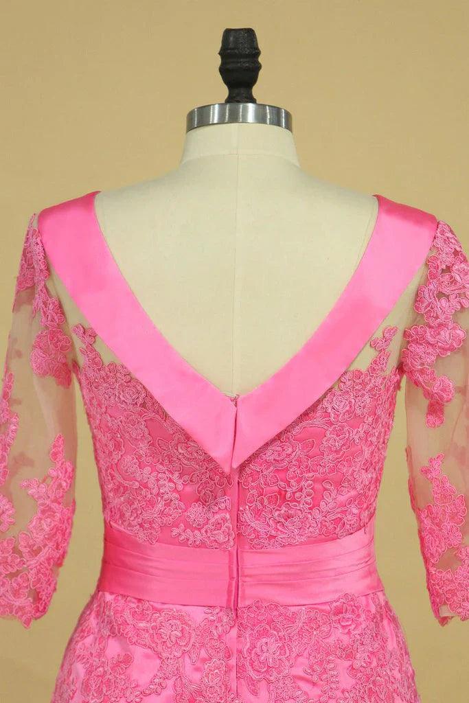 Vestidos de cetim com decote em bico e meia manga com aplicações para mãe da noiva