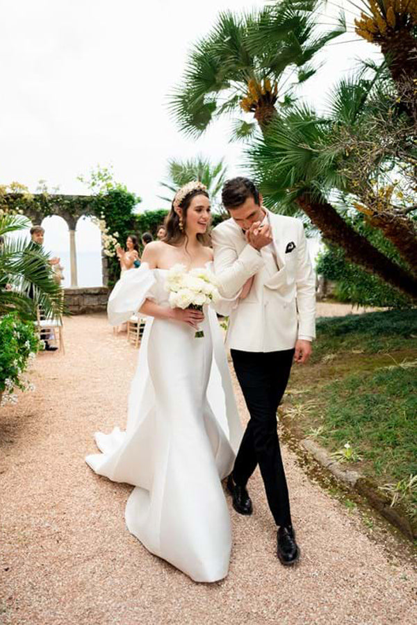 Satin Meerjungfrau-Trägerlos-Brautkleid mit Puffärmeln