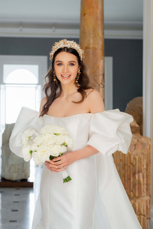 Satin Meerjungfrau-Trägerlos-Brautkleid mit Puffärmeln