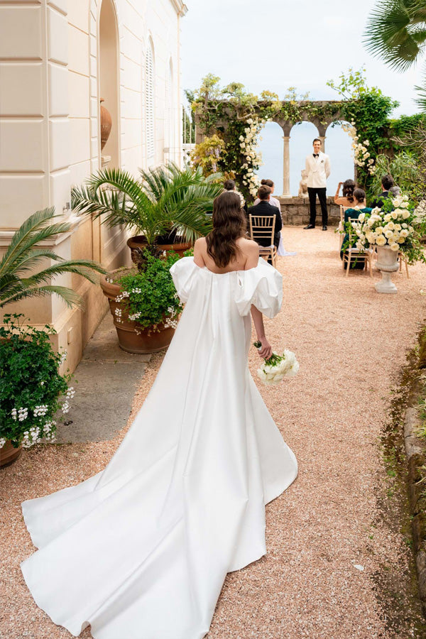 Satin Meerjungfrau-Trägerlos-Brautkleid mit Puffärmeln