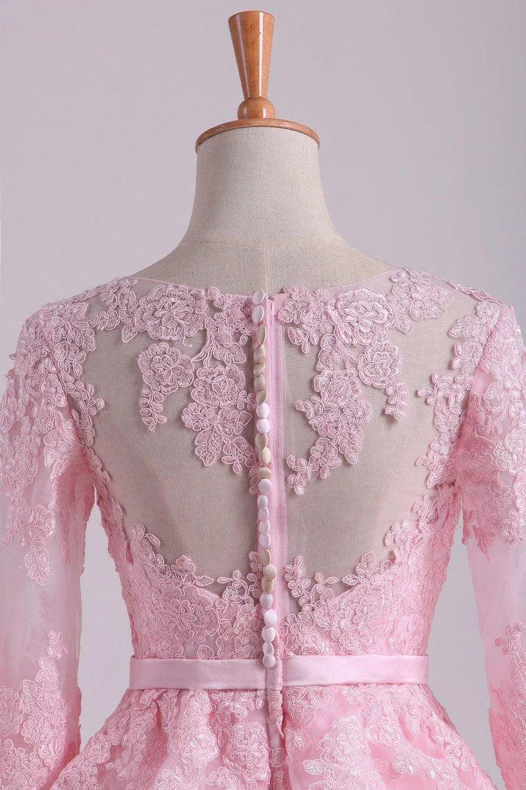 Vestidos para mães de noivas com meia manga evasé e aplicações de tule