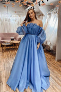 Robe de bal bleue à col bateau et manches longues dénudées PSK336