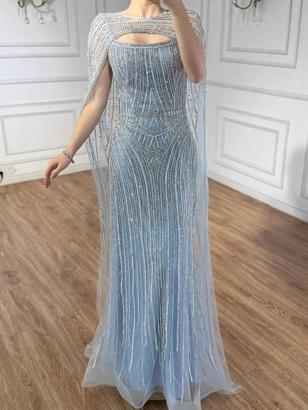 Abito da Sera con Mantella Blu Diamante di Lusso LA73426