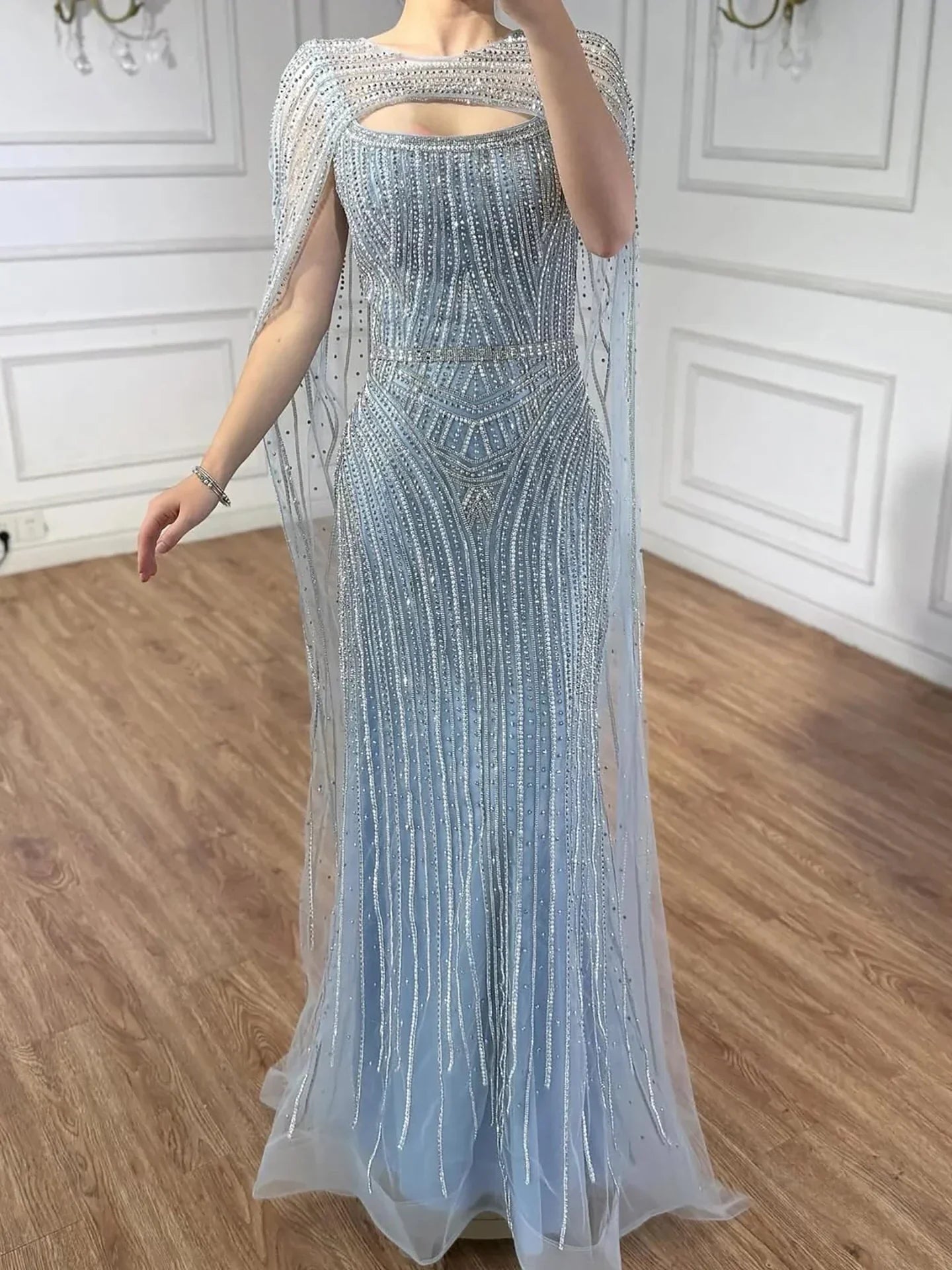 Abito da Sera con Mantella Blu Diamante di Lusso LA73426