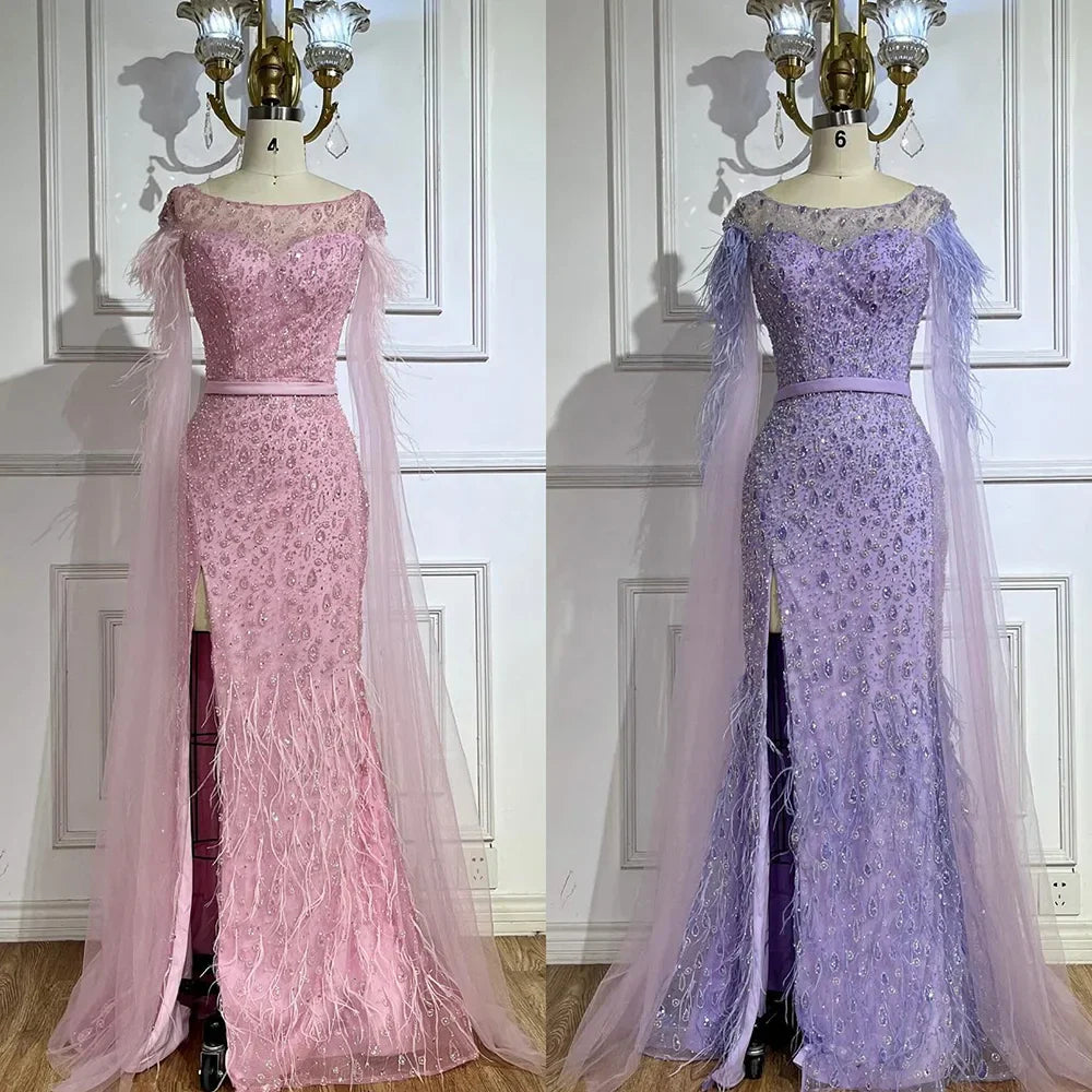 Abito da Sera Mermaid con Maniche a Mantellina Rosa, Gonna Laterale e Piume, Ricamato con Perline, per Feste Femminili, Modello LA72701, Collezione Serene Hill Dubai