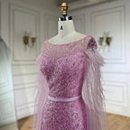 Abito da Sera Mermaid con Maniche a Mantellina Rosa, Gonna Laterale e Piume, Ricamato con Perline, per Feste Femminili, Modello LA72701, Collezione Serene Hill Dubai
