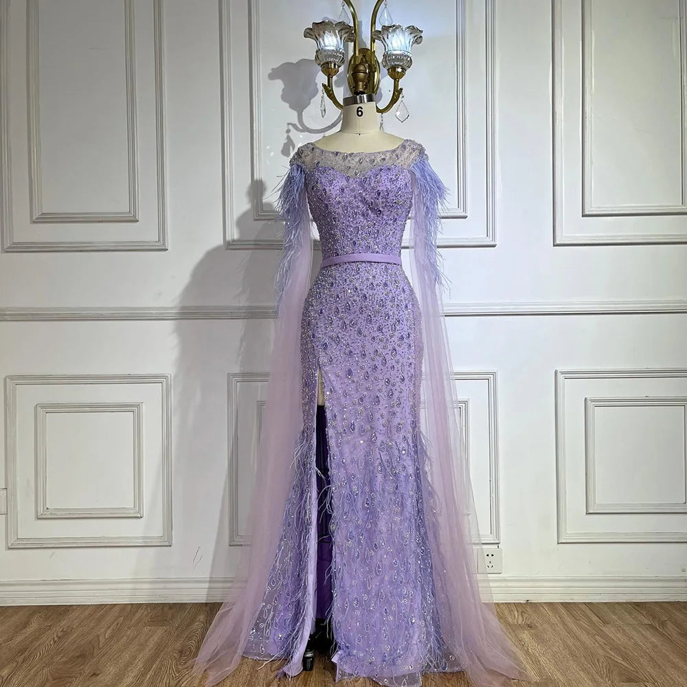 Abito da Sera Mermaid con Maniche a Mantellina Rosa, Gonna Laterale e Piume, Ricamato con Perline, per Feste Femminili, Modello LA72701, Collezione Serene Hill Dubai