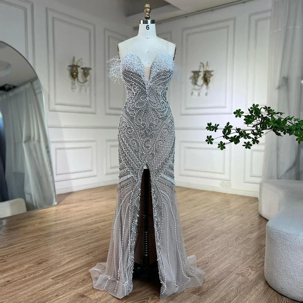 Vestidos de Noite de Luxo para Mulheres Serene Hill 2025 Branco Nude Fenda Sereia Pérola Engastada para Casamento Festa LA72522