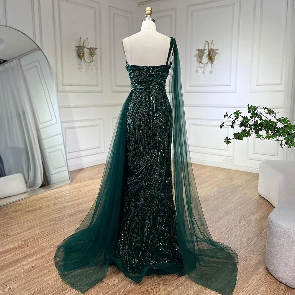 Abito da sera sirena verde lusso con spalla scoperta e mantello LA72472