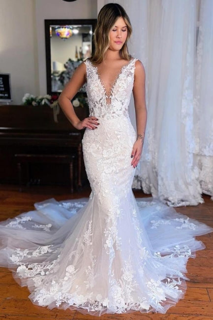 Sexy langes Meerjungfrau-V-Ausschnitt ärmelloses Spitzen-Brautkleid mit Schleppe