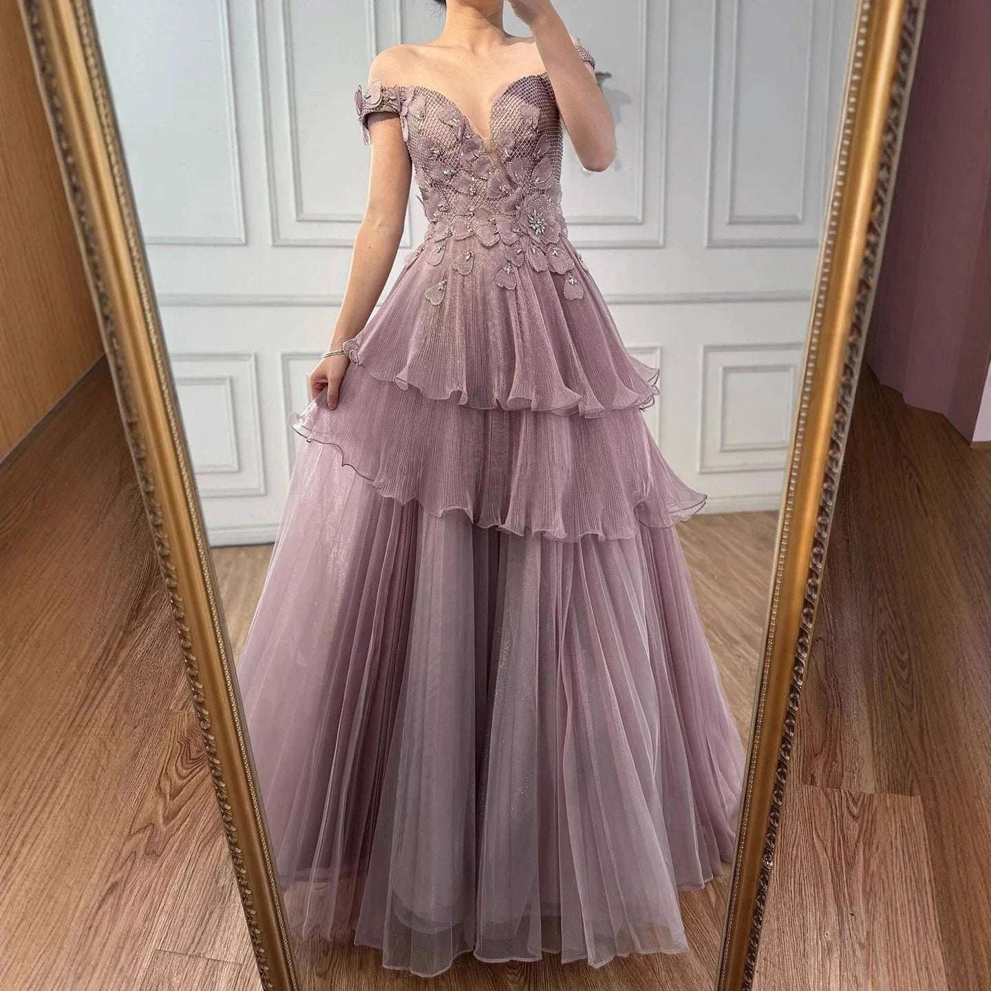 Abito da sera a linea A con balze sognanti, perline e colore rosa lusso LA73385