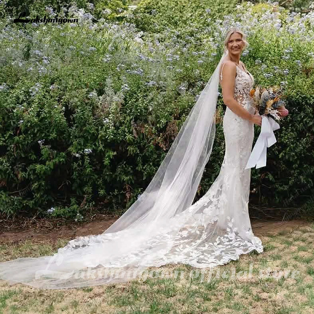 Lakshmigown Luxurious Lace Mermaid Wedding Dresses Deep V-Neck Applique Train Bodycon Bridal Gown Spaghetti Straps Customized