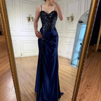 Vestido de Baile Clássico em Cetim Azul-Marinho com Rendas, Miçangas e Fenda LA73003