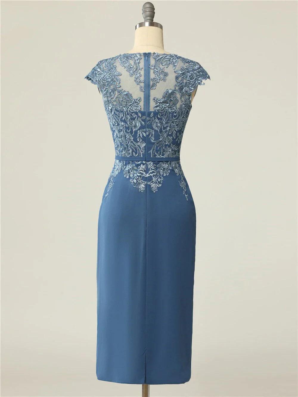 Vestidos para a mãe da noiva em renda azul marinho com casaco e mangas curtas