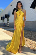 Robe de bal longue en satin jaune ruché avec fente et col bénitier PSK581