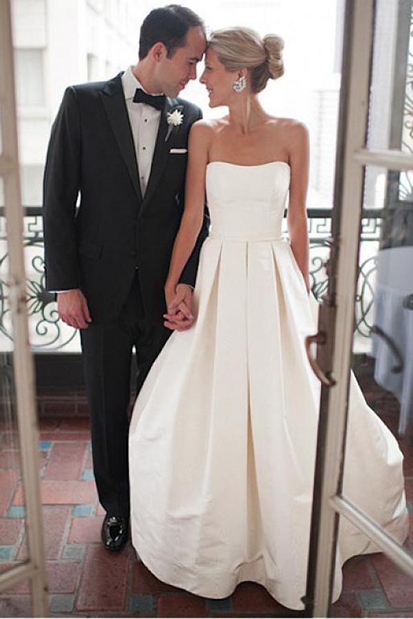 Vestido de noiva simples, sem alças, em cetim marfim, com cauda, ​​em forma de coração, MW532