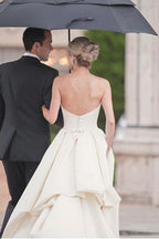 Vestido de noiva simples, sem alças, em cetim marfim, com cauda, ​​em forma de coração, MW532
