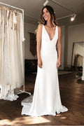 NumberSea Robe de Mariée Simple en Satin Fourreau Décolleté Profond en V avec Applications de Dentelle, MW746