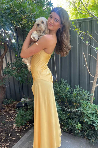 Einfaches langes Ballkleid aus Satin in Gelb mit Spaghettiträgern PSK594