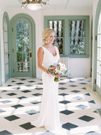 Robe de mariée simple et élégante en satin ivoire, style sirène sans manches avec encolure drapée, BD041