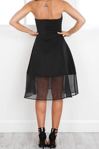 Ärmelloses, knielanges, weißes, trägerloses Homecoming-Kleid in A-Linie, PD442