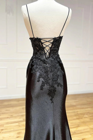 Vestido de festa preto comprido com alças finas e racha lateral PSK440