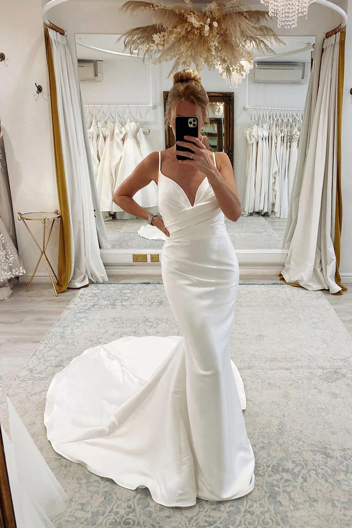 Trägertop-V-Ausschnitt mit Falten, schlichtes Meerjungfrau-Satin-Brautkleid