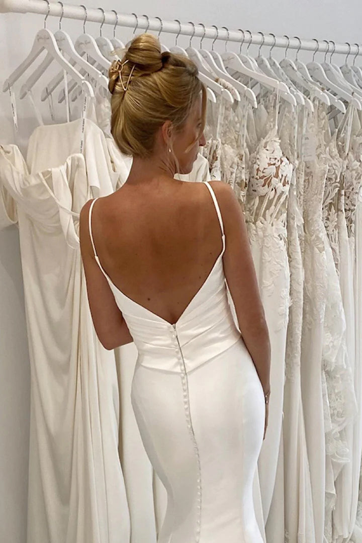 Trägertop-V-Ausschnitt mit Falten, schlichtes Meerjungfrau-Satin-Brautkleid