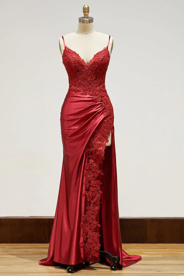 Vestido de festa preto comprido com alças finas e racha lateral PSK440