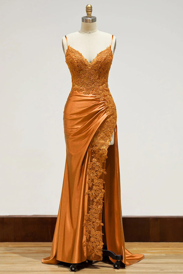 Vestido de festa preto comprido com alças finas e racha lateral PSK440