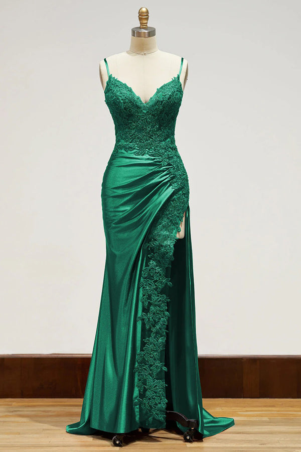 Vestido de festa preto comprido com alças finas e racha lateral PSK440