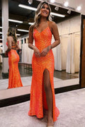 Glitzerndes, orangefarbenes, langes Ballkleid mit Pailletten und Schlitz, PSK443