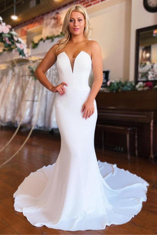 Trägerloses Brautkleid mit Kapellenzug, Meerjungfrau-Silhouette und langer Satinlänge