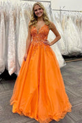 Abito da Prom Strabiliante a Linea A con Scollo a V Lungo Arancione e Appliques PSK434