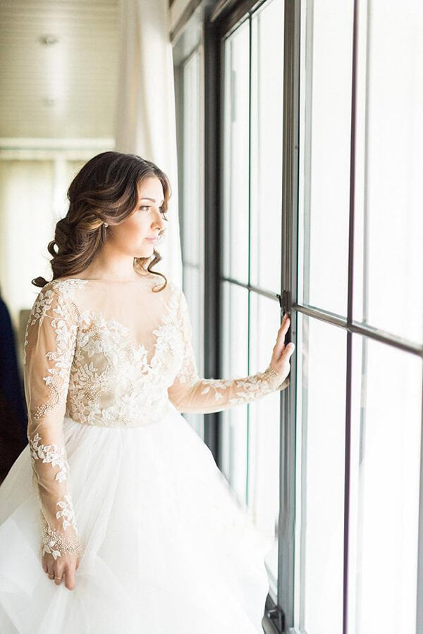 Robe de mariée manches longues taille grande éblouissante avec applications de dentelle, MW534