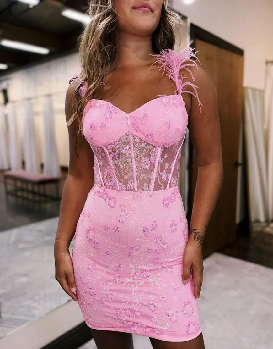 Süßes Schnürkurzes Enges Ballkleid Mit Feder-Trägern