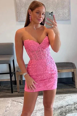 Rosa, figurbetontes Homecoming-Kleid mit Herzausschnitt und Applikationen, PD517