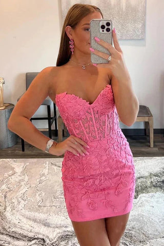 Rosa, figurbetontes Homecoming-Kleid mit Herzausschnitt und Applikationen, PD517