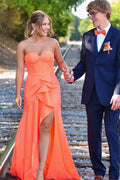 Langes Ballkleid im Meerjungfrauen-Stil mit Herzausschnitt und Schlitz in Orange PSK592