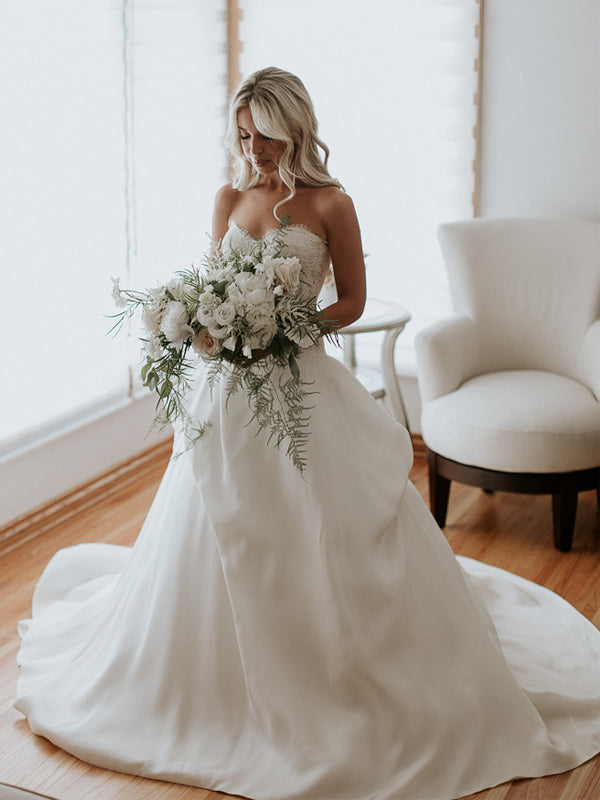Abito da sposa a pallo in raso e pizzo senza spalline Sweetheart, DB0171