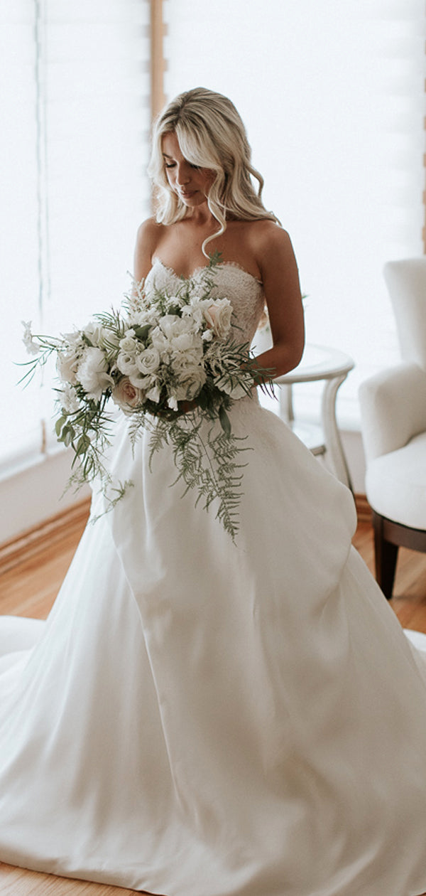 Abito da sposa a pallo in raso e pizzo senza spalline Sweetheart, DB0171