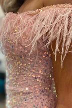 Vestido de Festa Justo de Ombro a Descoberto com Lantejoulas Curtas e Penas Cor-de-Rosa Y2862