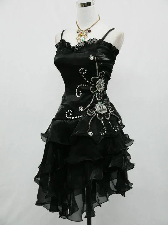 Reizvolles schwarzes Chiffon-Cocktailkleid mit Perlenbesatz für den Homecoming-Abend Y7729
